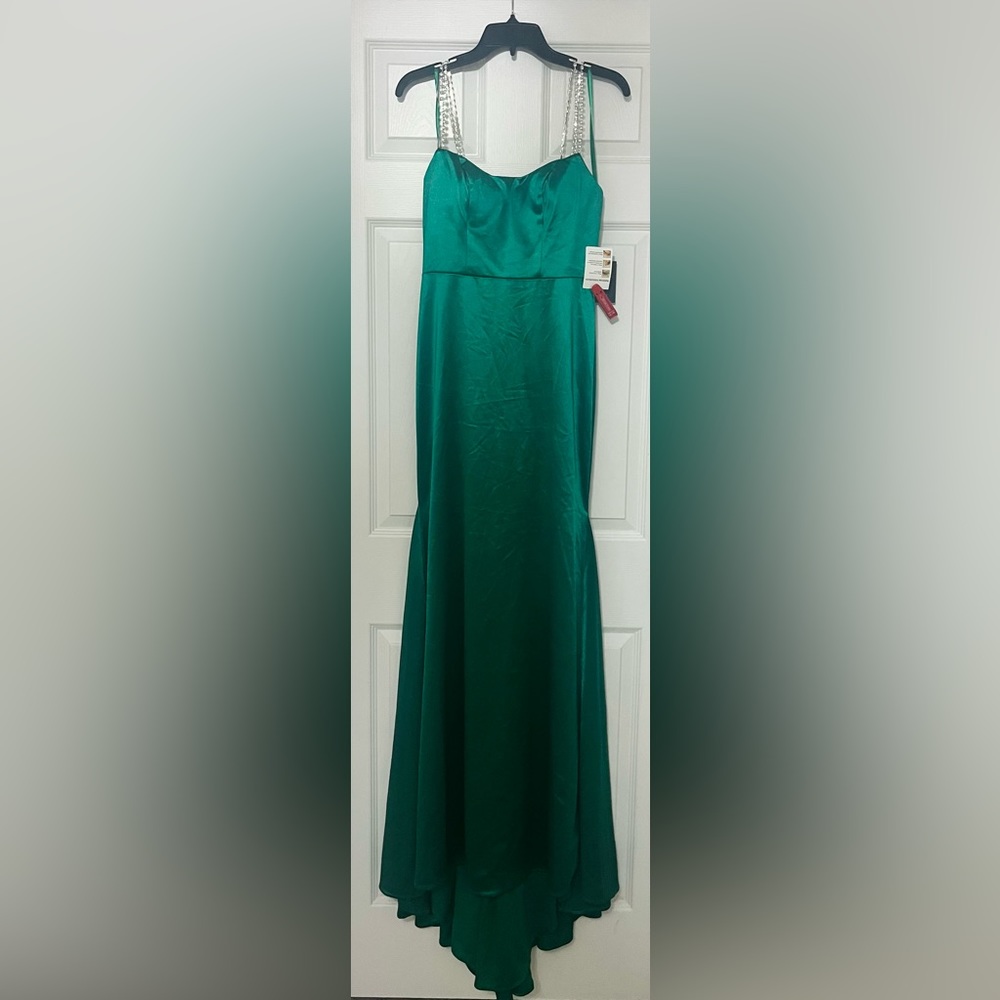 Mac Duggal Green Prom Dress - Picture 3 of 7